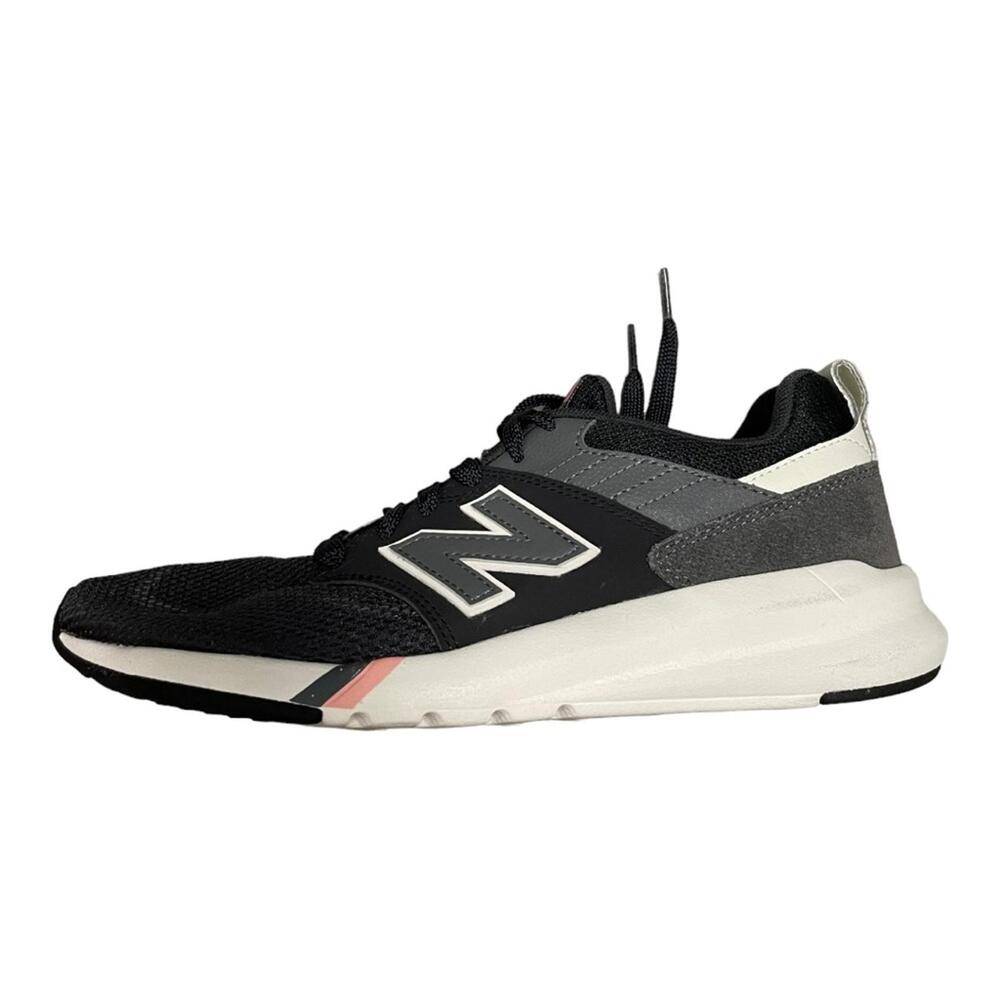 Women's Retro New‎ Balance  EUC size 9 Dark gray